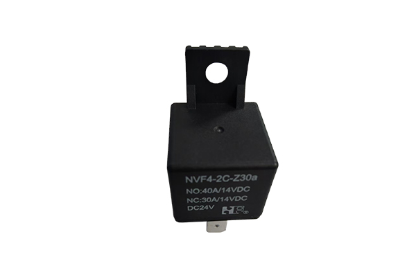 What circuit parameters and operating conditions affect the contact life and conduction stability of automotive PCB relays?